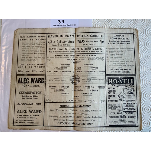 39 - 1938 Wales v England Football Programme: Fair condition with creasing. Pencilled team changes. Playe... 