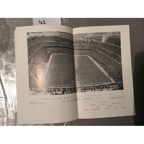 42 - 1955 Spain v England Football Programme: Excellent condition programme with no writing. Rarely seen ... 