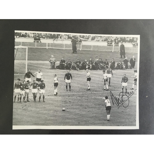 49 - 1966 England Full Squad Signed Collection: Small folder with a magazine picture or white card of all... 