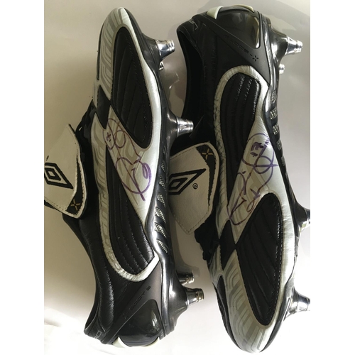 772 - Tim Cahill Everton Signed Football Boots: Unused Umbro x size 9 boots signed with his Everton number... 