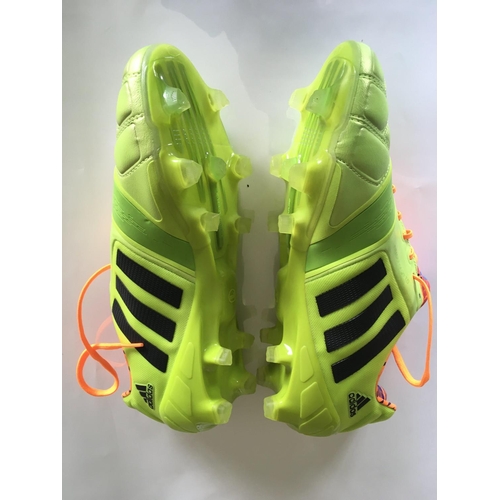 773 - Steve Gerrard Liverpool + England Signed Football Boots: Lime green Adidas Nitrocharge 1.0 pair of b... 