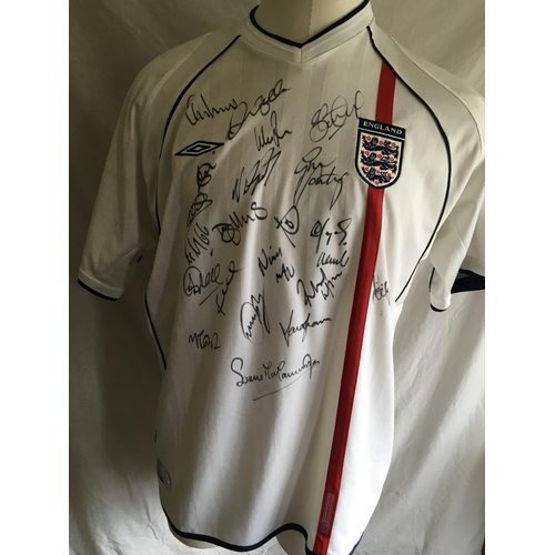 775 - England 2002 Signed Football Shirt: Unused original shirt from 2001 - 2003 signed by 19 players incl... 