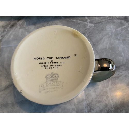 82 - 1966 World Cup Willie Football Tankard: High quality original tankard with gold rim made by Gibsons ... 