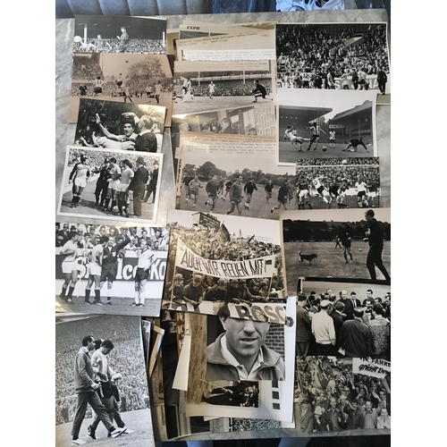 99 - 1966 World Cup Football Press Photos: Black and white various size photos although mainly large. Mos... 