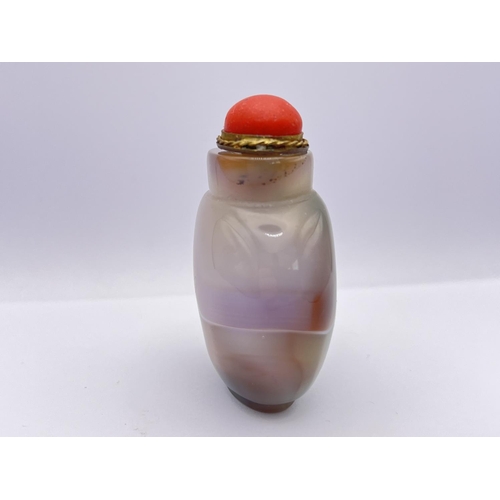 24 - A polished multicoloured banded agate snuff bottle, 5cm.