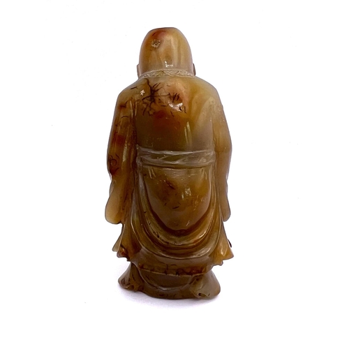 25 - A carved agate figural snuff bottle of Shou Lao. 7.9cm.