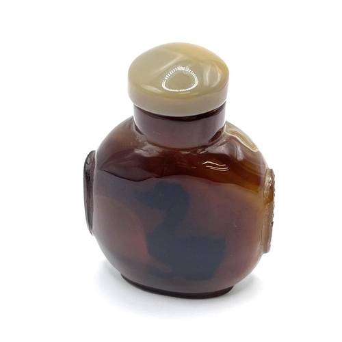 29 - An unusual polished agate bottle with a natural silhouette decoration in the form of a duck. Height,... 