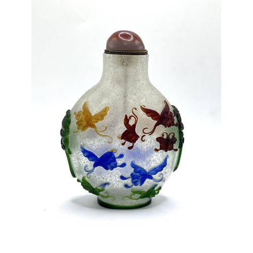 75 - A large hand carved cameo glass snuff bottle with multicoloured glass overlay. 11cm.