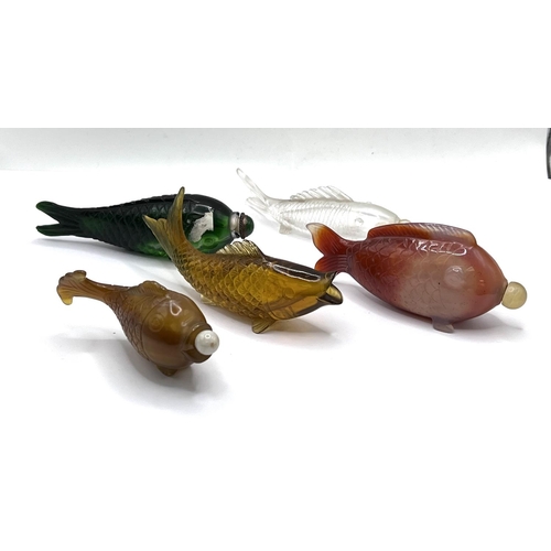 77 - 5 carved snuff bottles ion there form of fish, 1 agate example, 4 glass examples.