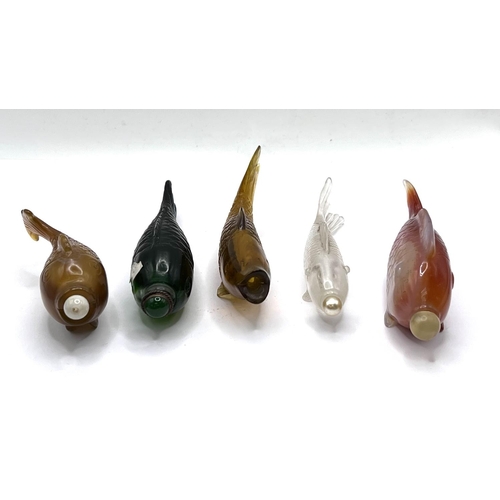 77 - 5 carved snuff bottles ion there form of fish, 1 agate example, 4 glass examples.