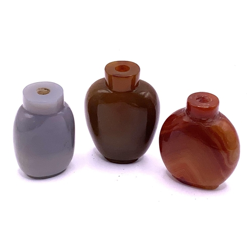 83 - 3 late 20thC polished agate snuff bottles, 2 with carved decoration. Tallest 5cm.