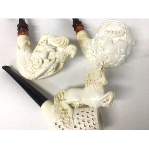 1365 - Modern Meerschaum pipes and a larger cased example. Postage cat B