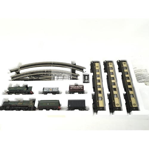 979 - A Boxed Hornby GWR Western Pullman Set #R1077. Controller Missing.