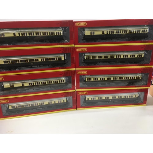 1018 - Boxed Collection of 8 Hornby railway carriages 00 gauge. All are in the Collett range