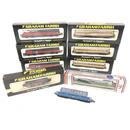 1062 - A Collection of N Gauge Locos, coaches and Wagons.No Reserve.