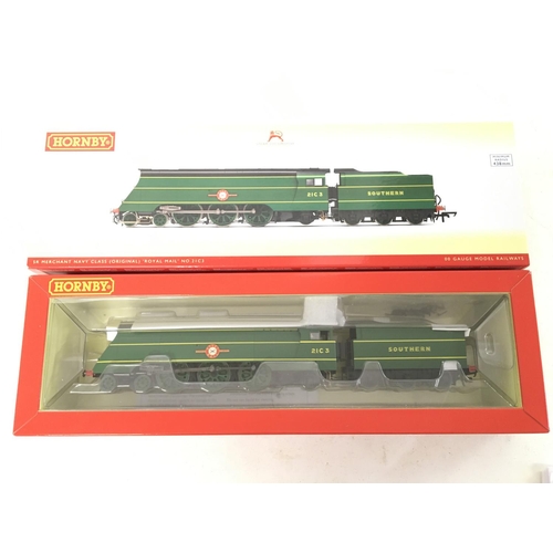 1089 - A Boxed 00 Gauge Hornby SR 4-6-2 Original Merchant Navy Class Mail #R3435. DCC Ready.