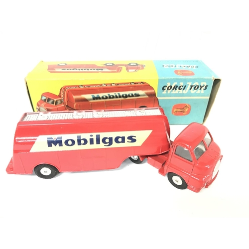 198 - A Boxed Corgi Major Mobilgas Petrol Tanker #1110.