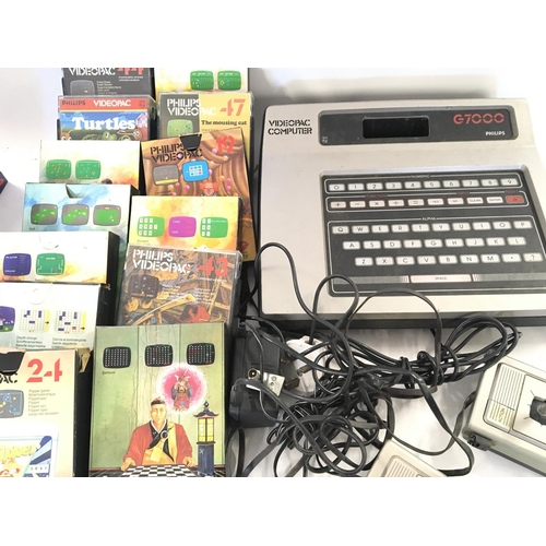 247 - A Philips G7000 plus a collection of Games.