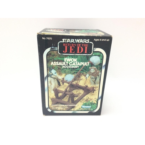 261 - A Boxed And Sealed Star Wars Return Of The Jedi Ewok Assault Catapult.