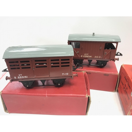 346 - A Boxed Hornby O Gauge Loc-Tender No.40 with Key. And with Goods Van and Cattle Truck.