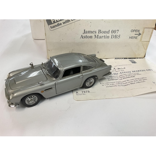 422 - A Boxed Danbury Mint Aston Martin DB5 1:24 Scale.