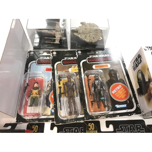 467 - A Box Containing A Collection of Star Wars Figures. Ships and Books.