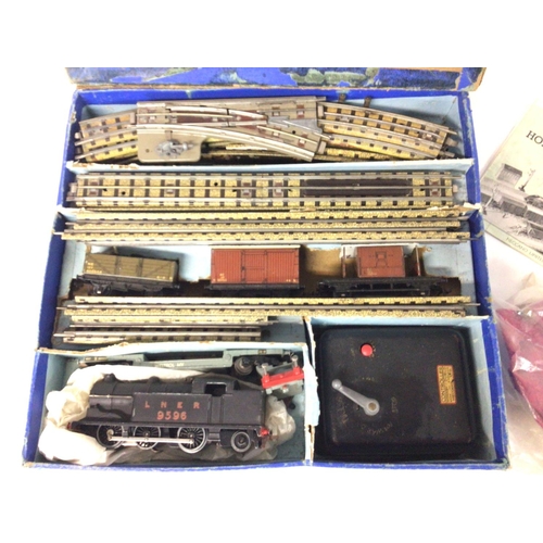 539 - A Boxed Hornby-Dublo 3-Rail EDG7 tank Goods Train Set. (Box is Worn).