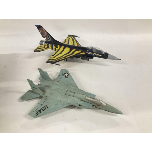 569 - 2 Model Aircraft. One plastic and one die-cast maker unknown. . NO RESERVE