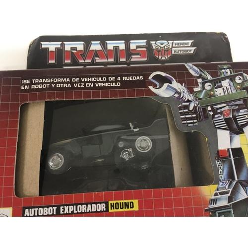 735 - Boxed Autobot Explorador Hound G1