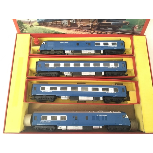 827 - A Boxed 00 Gauge Tri-Ang The Pullman Set.