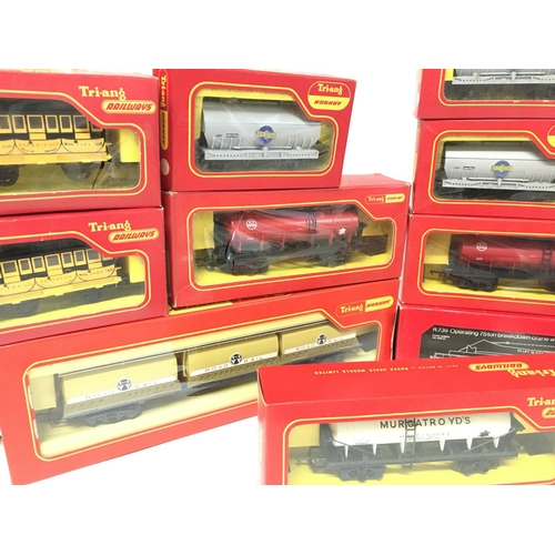 840 - A Collection of Boxed Hornby. Tri-Ang 00 Gauge Rolling Stock. IÃ¢ÂÂm clouding a Breakdown Crane.