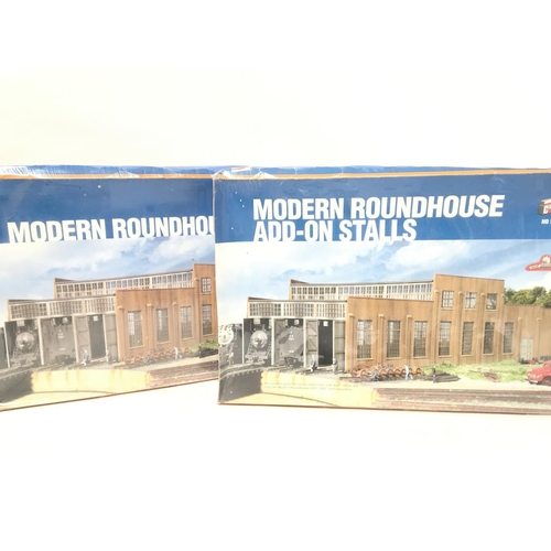 890 - 2 X Boxed And Sealed Walthers Model Buildings. A Modern Roundhouse Add-on Stalls and a Modern Roundh... 