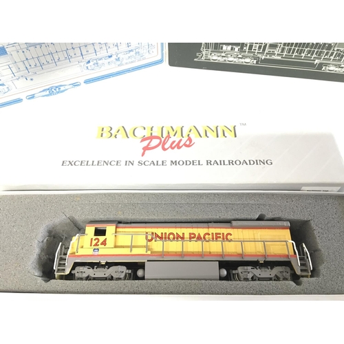 898 - 4 X Boxed HO Gauge Locomotives including Kato. Trainline. Bachmann. Boxed.