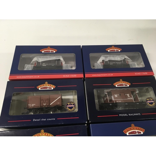 984 - Collection of 8 Bachmann model railway carriages. 00 gauge. 1:76 scale