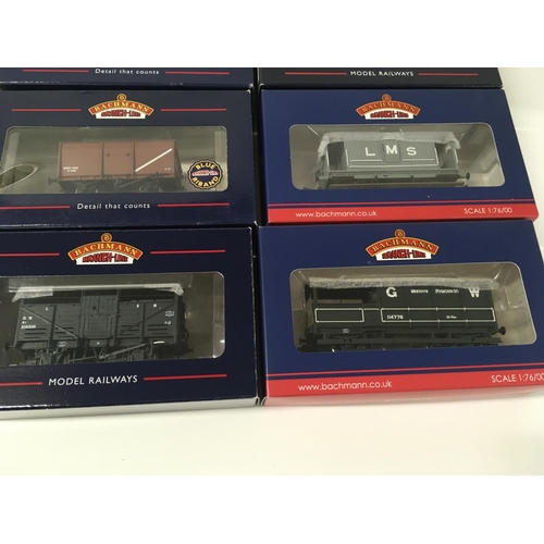 984 - Collection of 8 Bachmann model railway carriages. 00 gauge. 1:76 scale