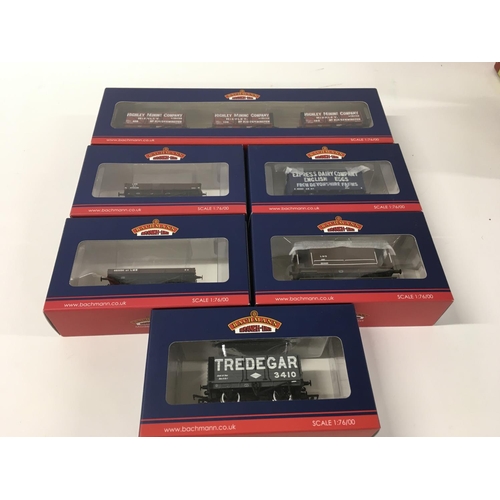 985 - Collection of 6 boxed Bachmann model railway wagons. 00 gauge 1:76 scale