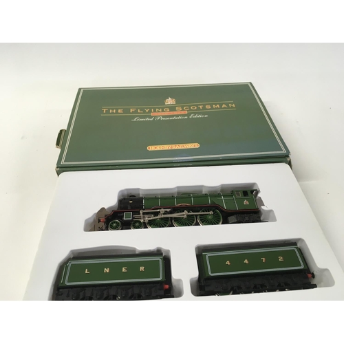 990 - The Flying Scotsman. Limited Presentation Edition R.075 Locomotive with two tenders.