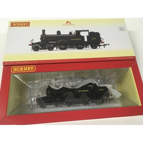 992 - Boxed Hornby model locomotive R3422. Adam Radial 3125. DCC ready