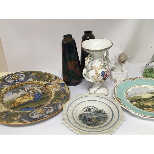 1140 - A collection of 18th century and later ceramics and porcelain including a Worcester tea bowl Maiolic... 