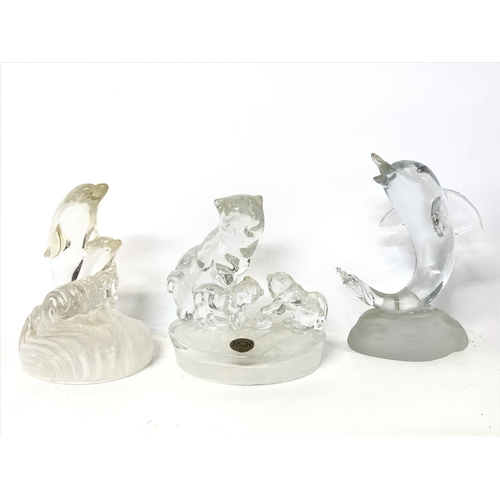 1174 - Glass animal figurines consisting of Dolphins and cats. postage cat D no signs of obvious damage/ re... 