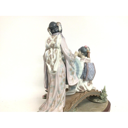 1194 - Lladro porcelain figure group Japanese ladies on bridge, 14x32x35cm. No obvious signs of damage / re... 