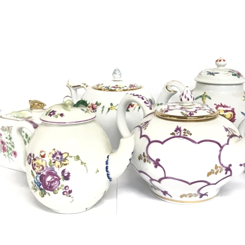 1324 - Small Franklin Mint tea pots, postage cat D