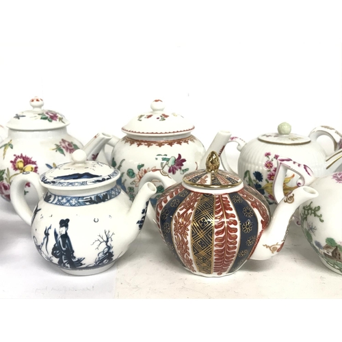 1324 - Small Franklin Mint tea pots, postage cat D