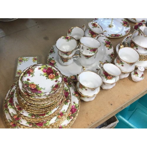 1383 - Old Country Roses Royal Albert tea & dinner set, including plates, S/P shakers etc postage cat D