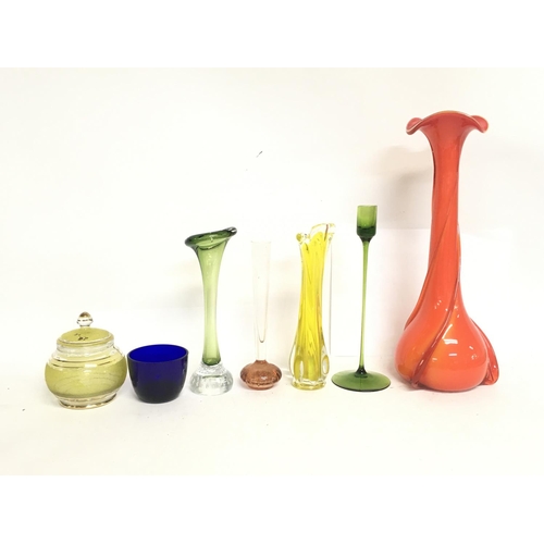 1387 - Art glass including vases and bowls. 6 to 28cm tall approximately. Postage cat D