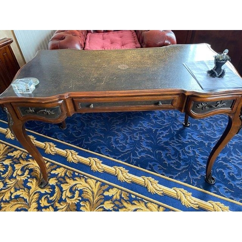 1623 - A 19th Century style French desk with leather top