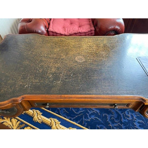 1623 - A 19th Century style French desk with leather top