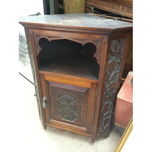 1639 - A George III carved corner cabinet, approx height 84cm. Shipping category D.