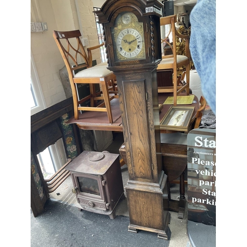 1656 - A 1950s oak granddaughter clock, Catagory D. 171cm.