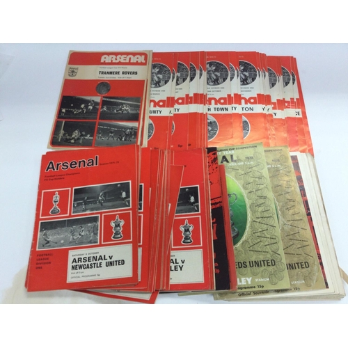 2023 - An extensive collection of 1970s and later football programmes and books, mainly Arsenal, including ... 